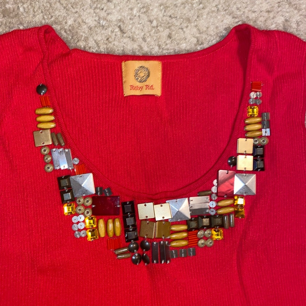 ❤️Ruby Rd. Beautiful Neck Accent Ribbed Top❤️ - Picture 2 of 10